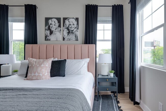 Building Photo - 1405 Napoleon St