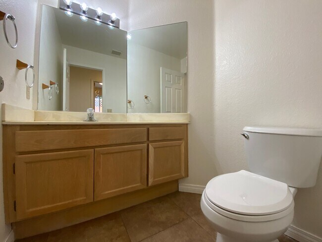 Building Photo - Santa Fe Hills 4 Bedroom Home