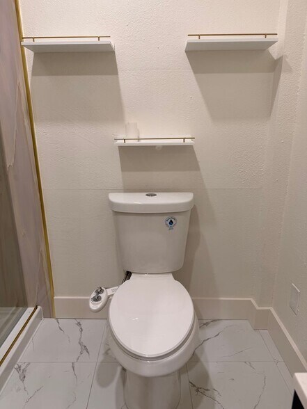 Building Photo - 1204 E Hamilton Ave