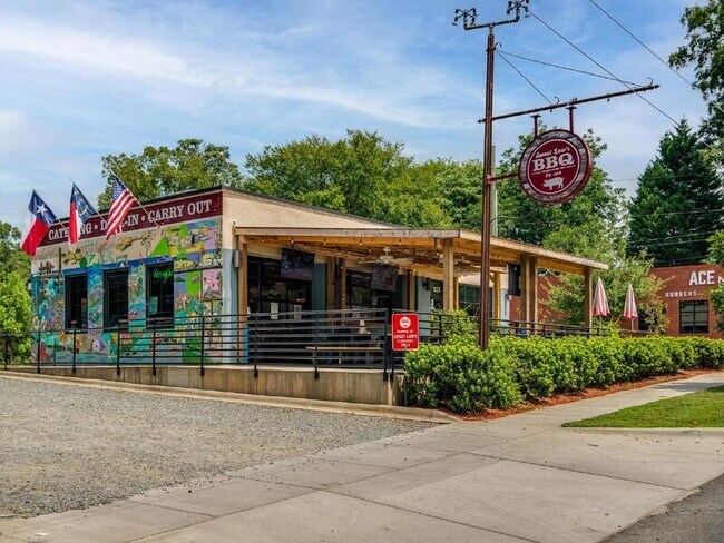 Building Photo - 1310 N Davidson St