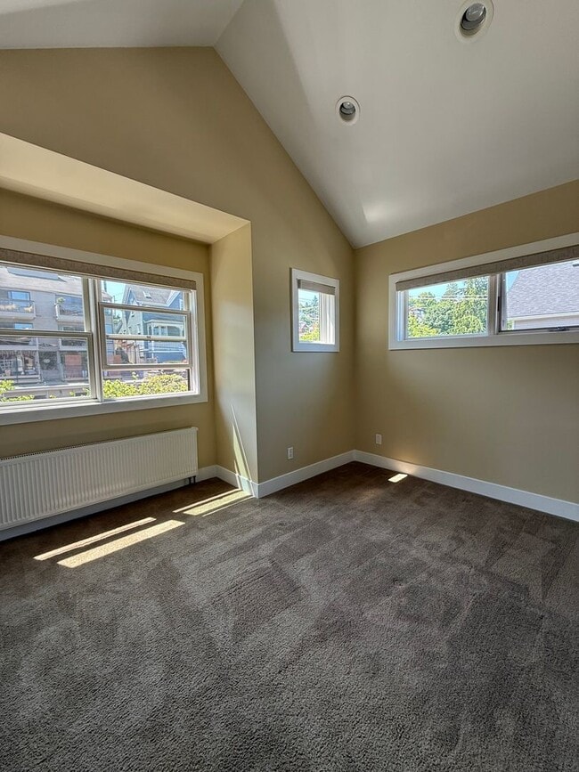 Building Photo - Fabulous Queen Anne Home with LOTS of EXTRAS!