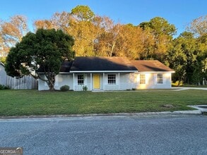 Building Photo - 204 Old Pond Dr W