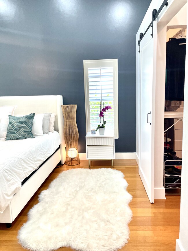 Building Photo - 8139 Las Palmas Way