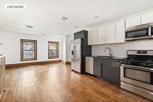 Building Photo - 620 Monroe St