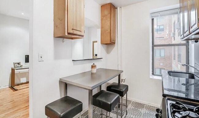 Building Photo - 2 bedroom in New York NY 10009