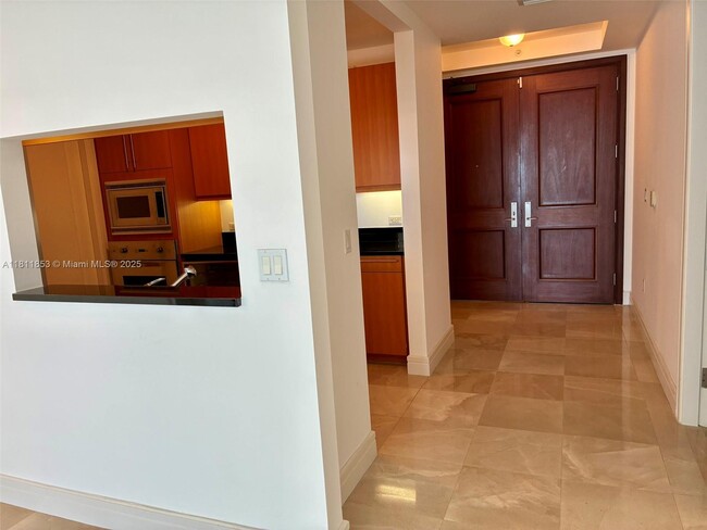Building Photo - 1425 Brickell Ave
