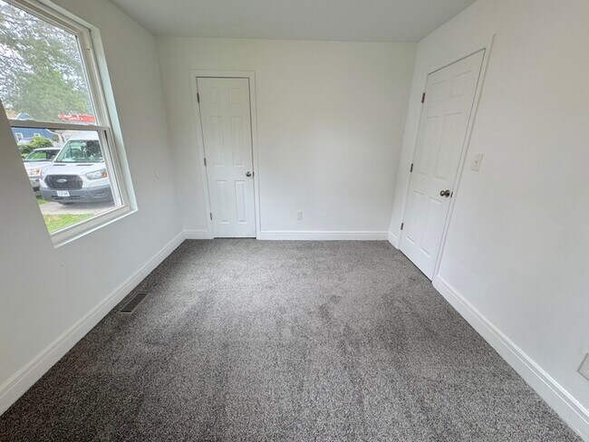 Building Photo - CHARMING 4-BEDROOM, 2-BATH COTTAGE-STYLE HOME IN HAMPTON, VA!
