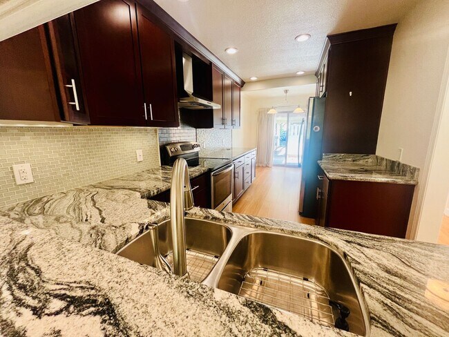 Building Photo - Wonderful 2 Bed 2 Bath in The Villages A 55+ Community