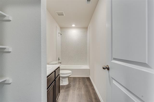 Building Photo - 2125 Croton Ave