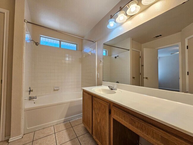 Building Photo - 602 Del Mar Dr