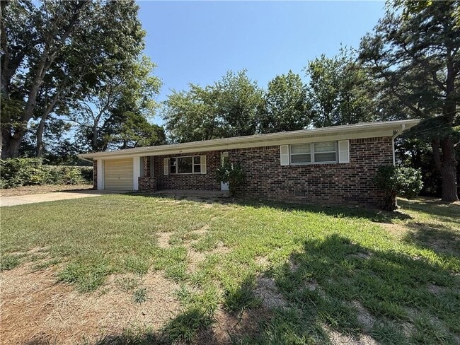 Primary Photo - 209 Russell Dr