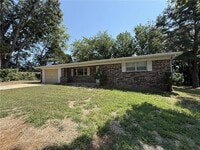 Building Photo - 209 Russell Dr