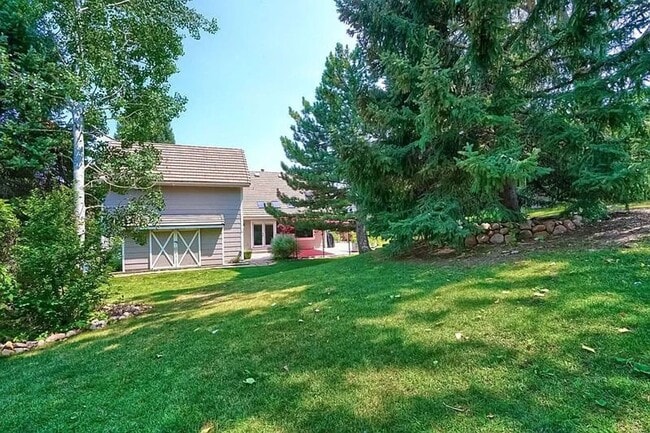 Building Photo - August 2026 Lakewood 5 Bedroom 2.5 Bathroom House with HUGE Backyard