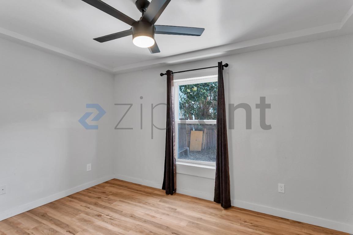 Building Photo - Unit N/a