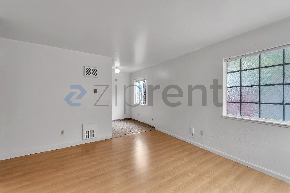 Building Photo - Unit 2