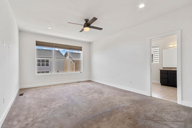Building Photo - Beautiful 3 Bedroom 2 1/2 Bath Single Family Home