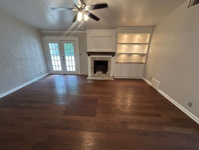 Building Photo - 1006 Holly Hill Ct
