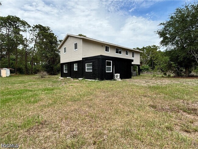 Building Photo - 2150 Panama Ave