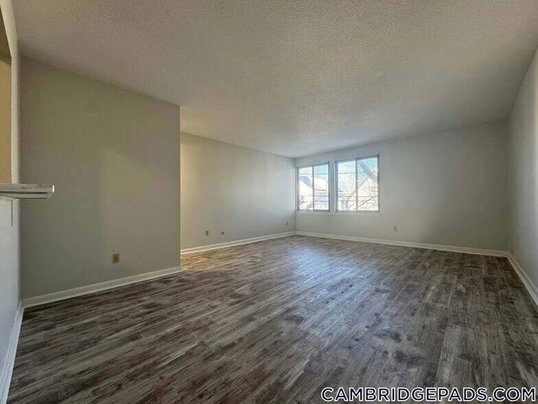 Building Photo - 20 Hubbard Ave