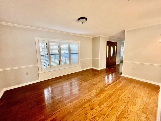 Building Photo - Luxurious Rustic 3300sqft  4BR/3.5BA/Overs...