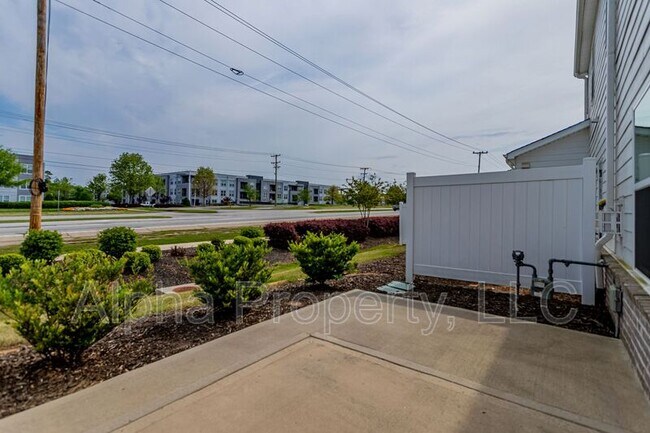 Building Photo - 164 Bromes Way