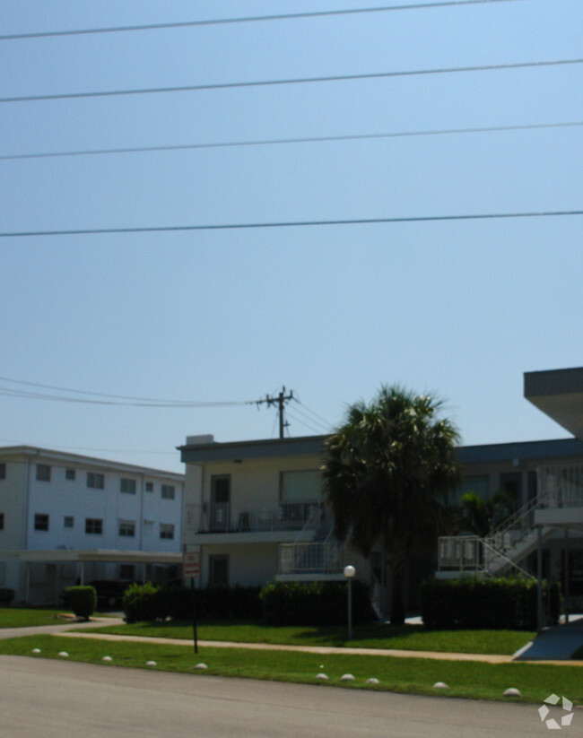 Building Photo - Crescent Arms Apartments