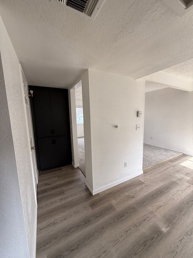 Building Photo - Porterville Townhouse for Rent: 2 Bedroom, 1.5 bath