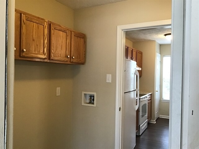 Building Photo - 8453 Trappers Ct