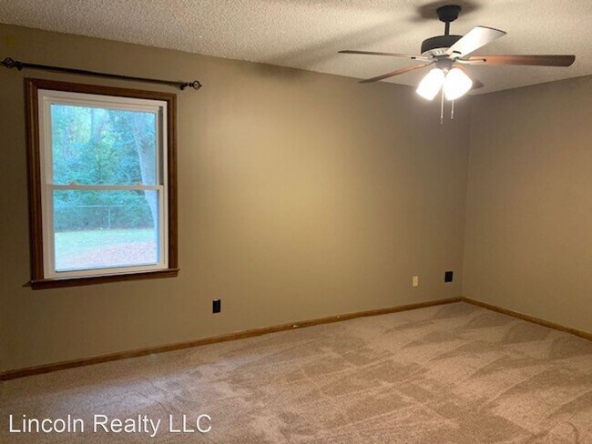 Building Photo - 3 br, 2 bath House - 4013 Danube Circle