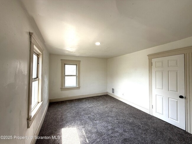 Building Photo - 85 Tripp St