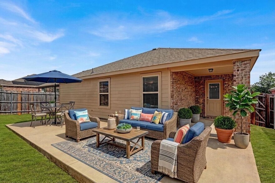 Building Photo - 904 Opal Path