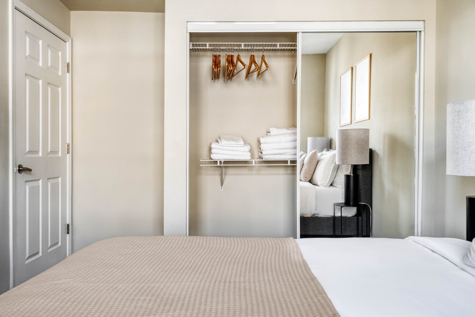 Building Photo - 121 Roble Rd