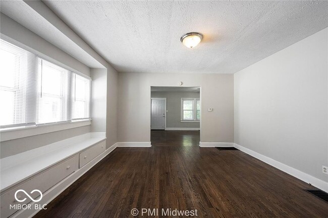 Building Photo - 1529 E Ohio St