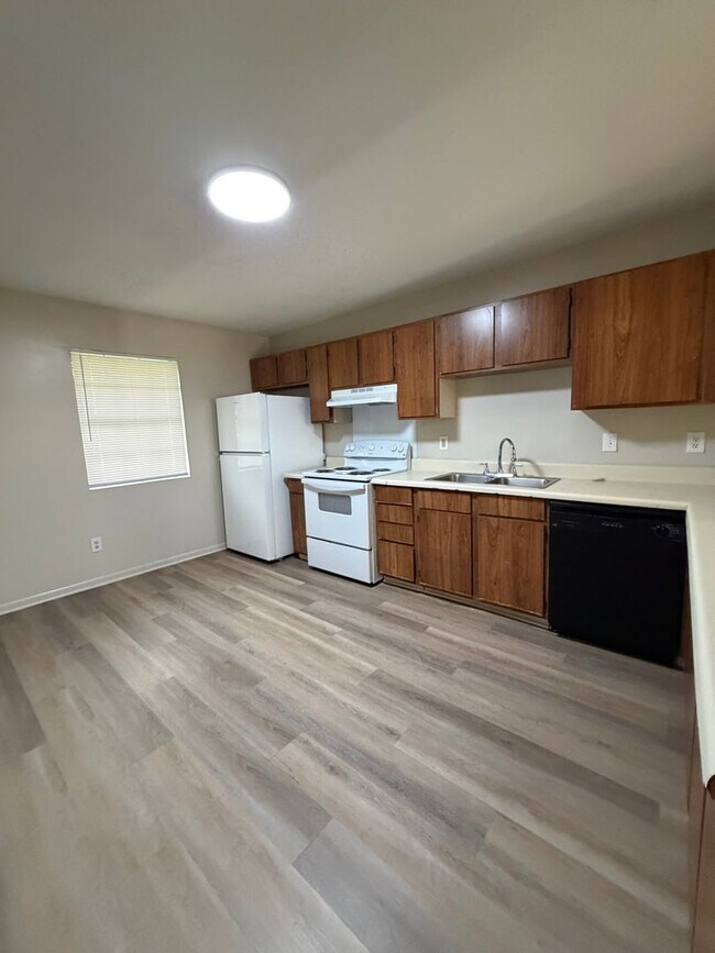 Building Photo - 106 Cantal Dr