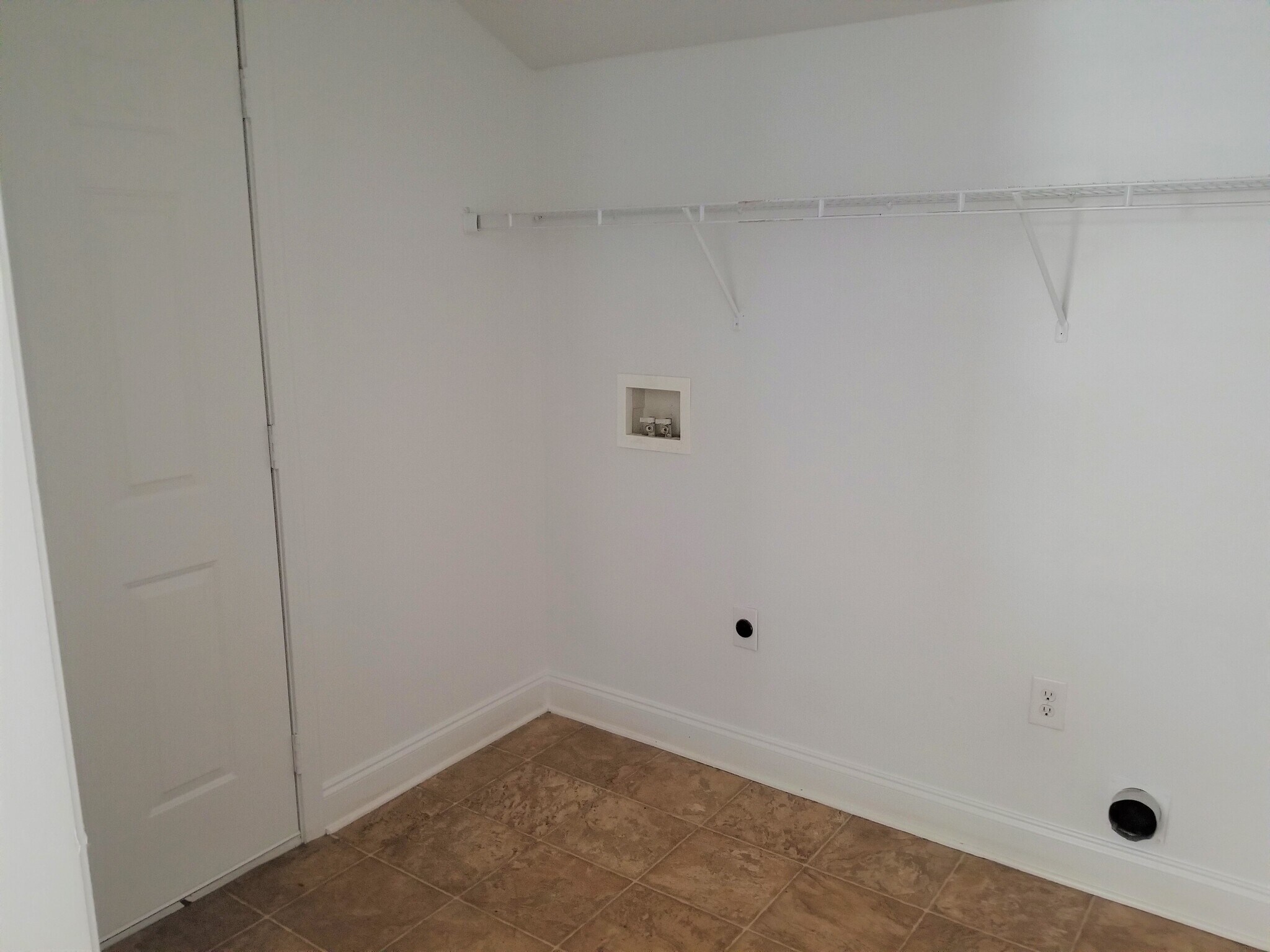 Building Photo - 12 N YMCA ST