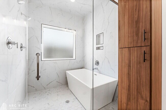 Building Photo - Pre-Leasing Fall of 2026!! Luxury Homes!!