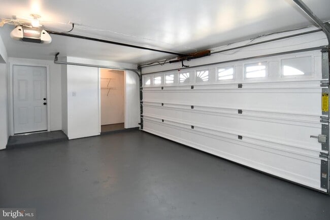 Building Photo - 2101 Norlinda Ave