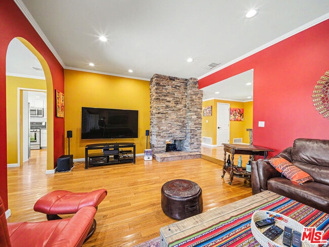 Building Photo - 3106 Voltaire Dr