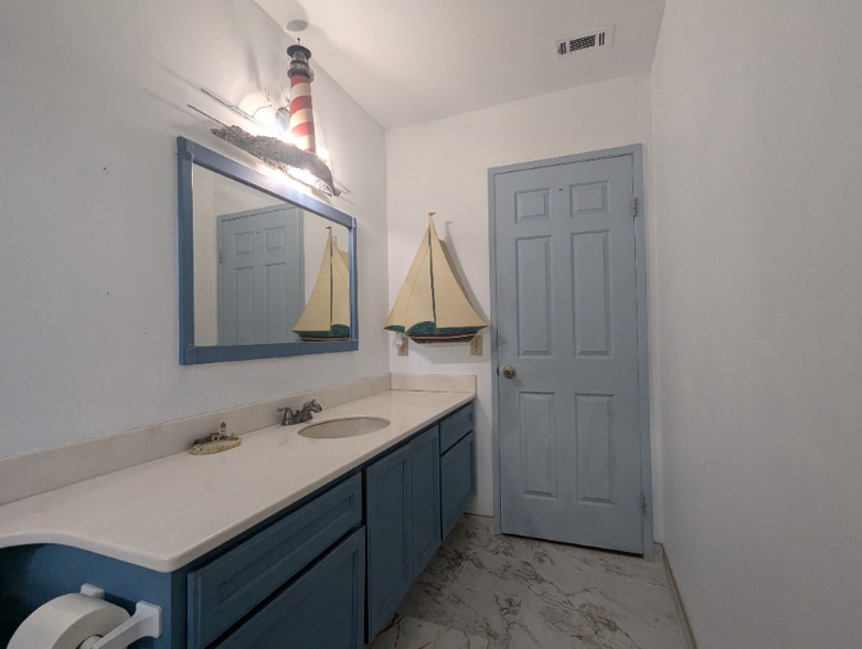 Building Photo - 13690 Westward Dr