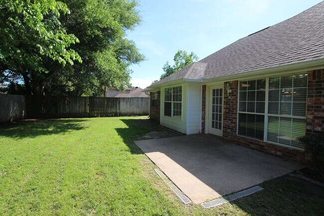 Building Photo - Almost Ready! 3 Bedroom 2 Bath in Whitehouse ISD!