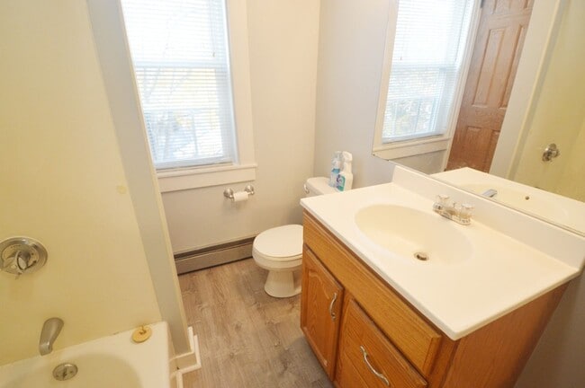 Building Photo - 38 Cascade St