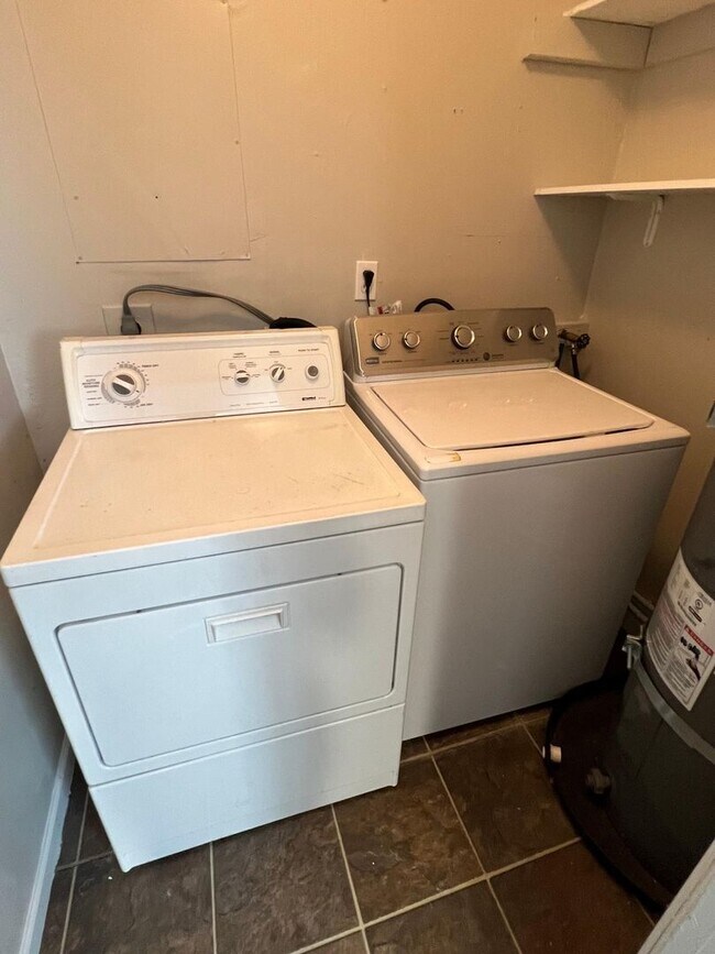 Building Photo - Charming Single-Level Living with Bonus Flex Space & Private Yard