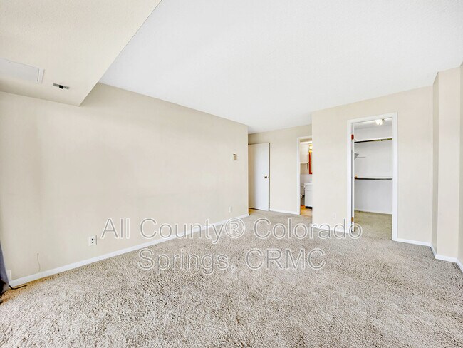 Building Photo - 411 Lakewood Cir