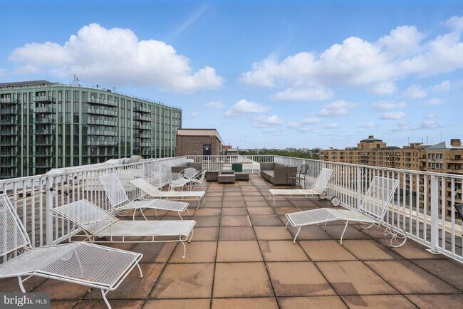Building Photo - 2501 Calvert St NW