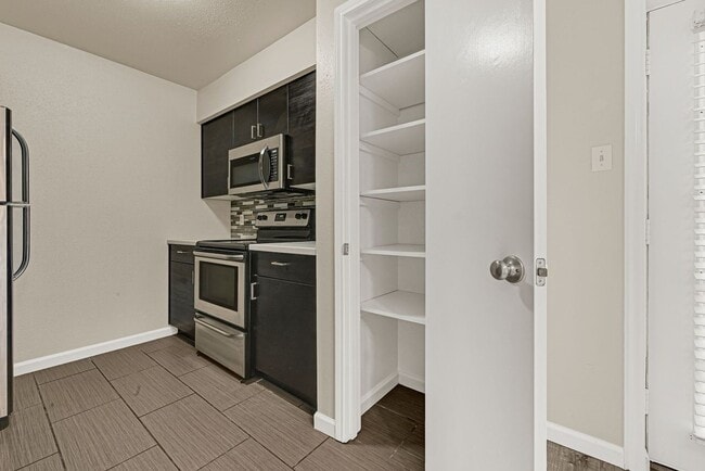 Building Photo - 1817 Commonwealth St