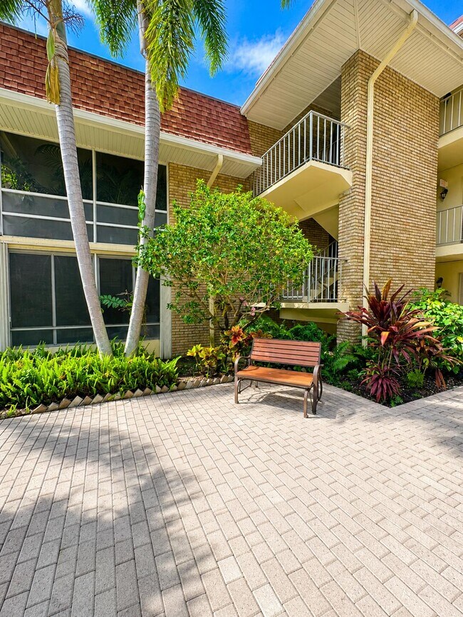 Building Photo - 5570 Tamberlane Cir