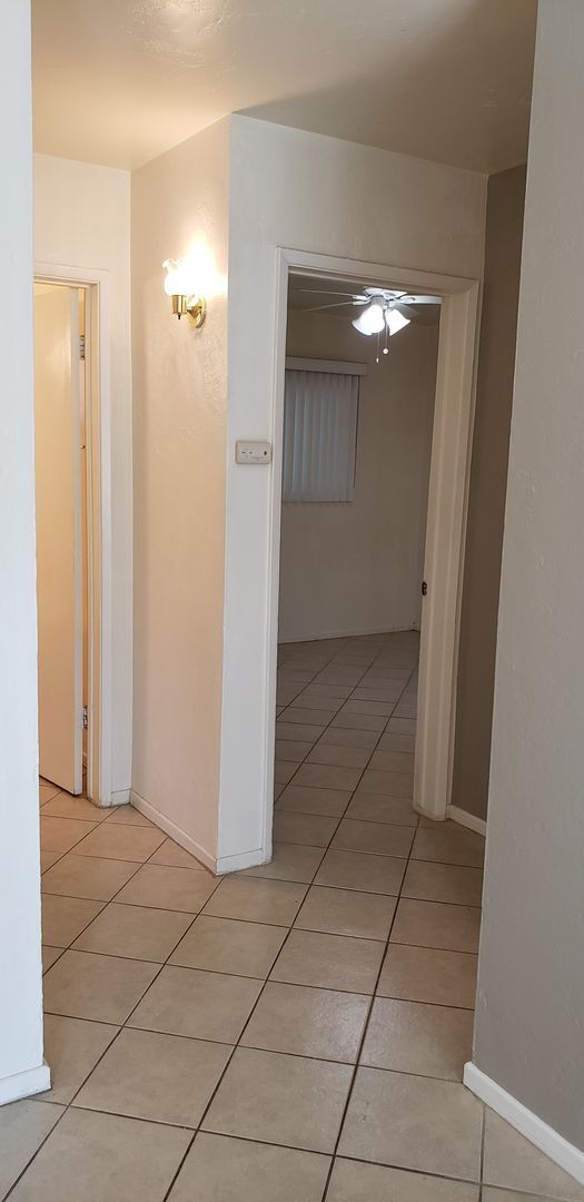 Building Photo - $1000 Move In Holiday Special!! La Mesa 2b...