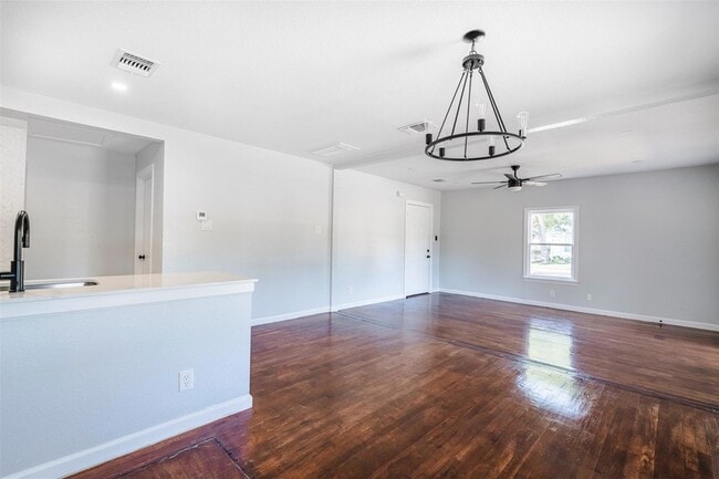 Building Photo - 1819 Pecan St