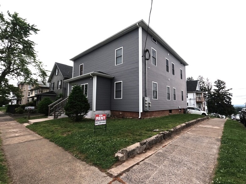 Building Photo - 563 Burritt St