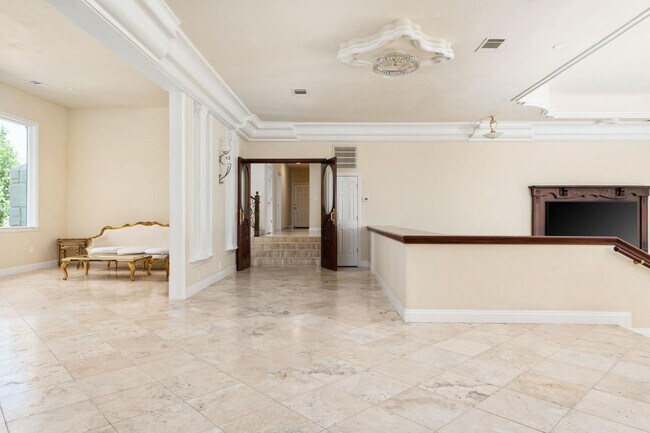 Building Photo - 14215 Killarney Dr